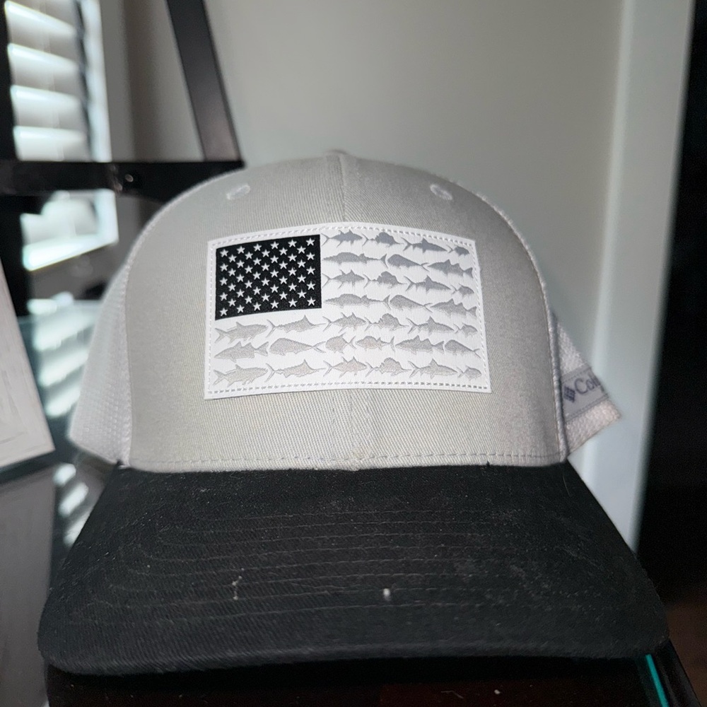 Columbia Black and Gray Fish Flag Cap